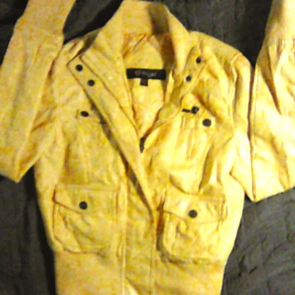 Yellow c magic jacket - Picture 3 of 3
